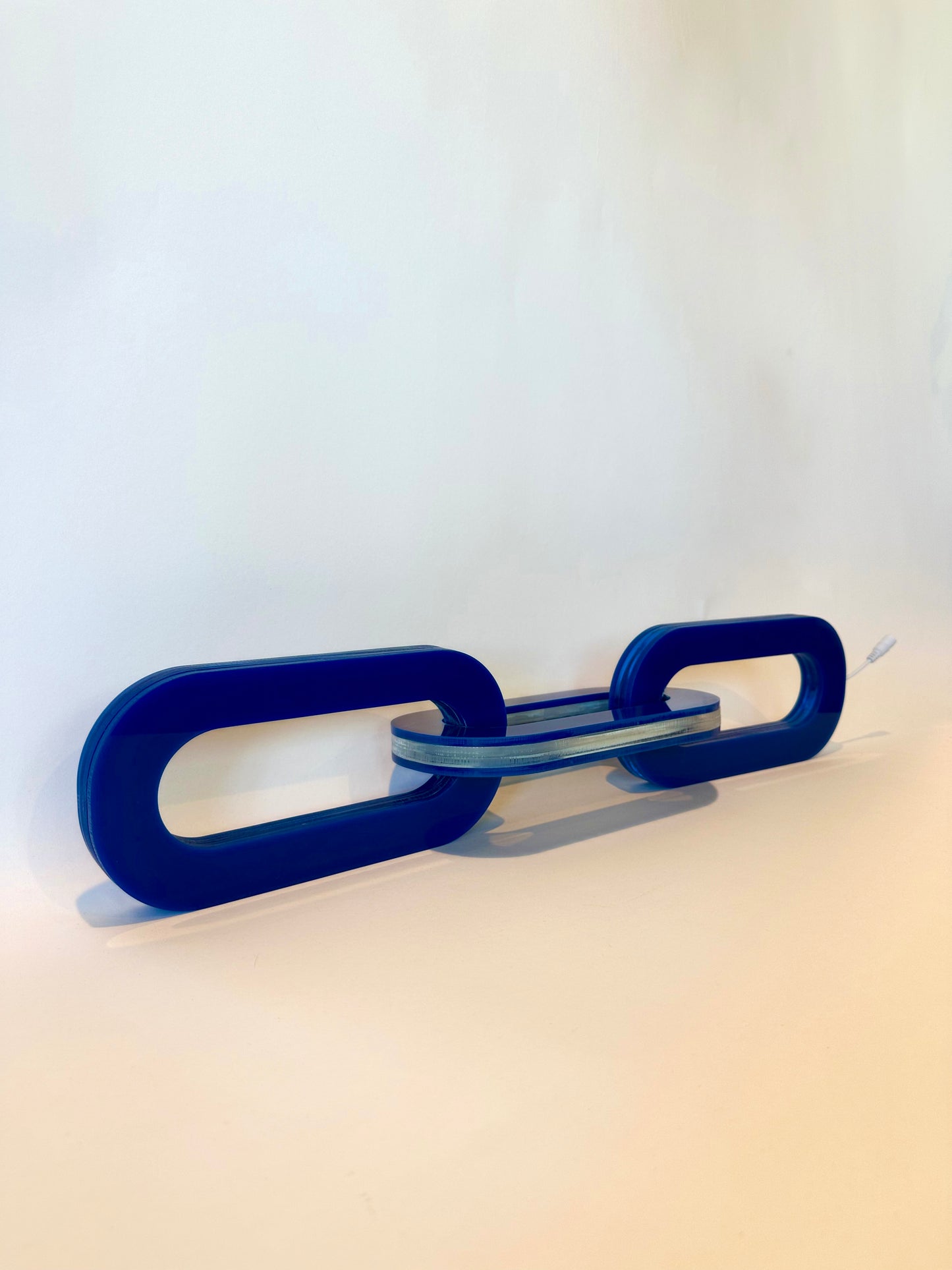 ELECTRIC LUCITE CHAIN LAMP