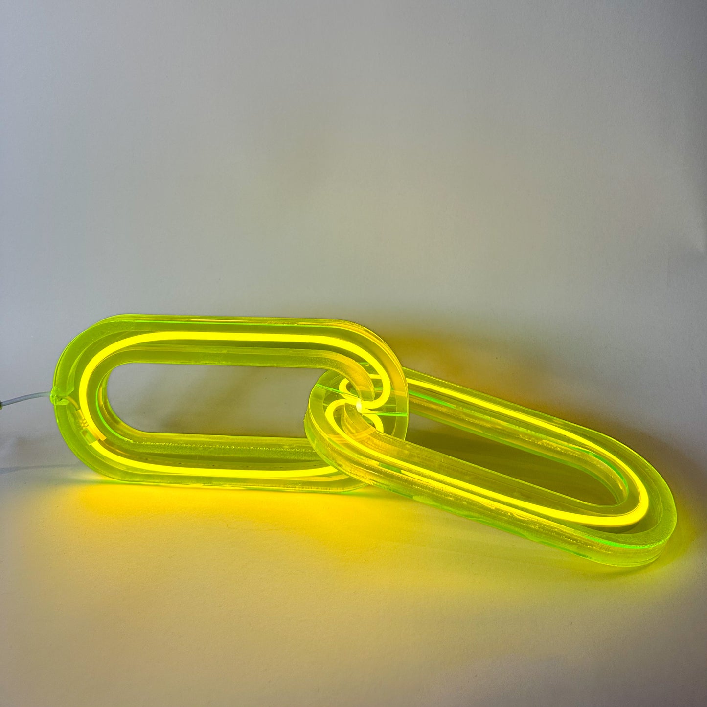 ELECTRIC LUCITE CHAIN LAMP