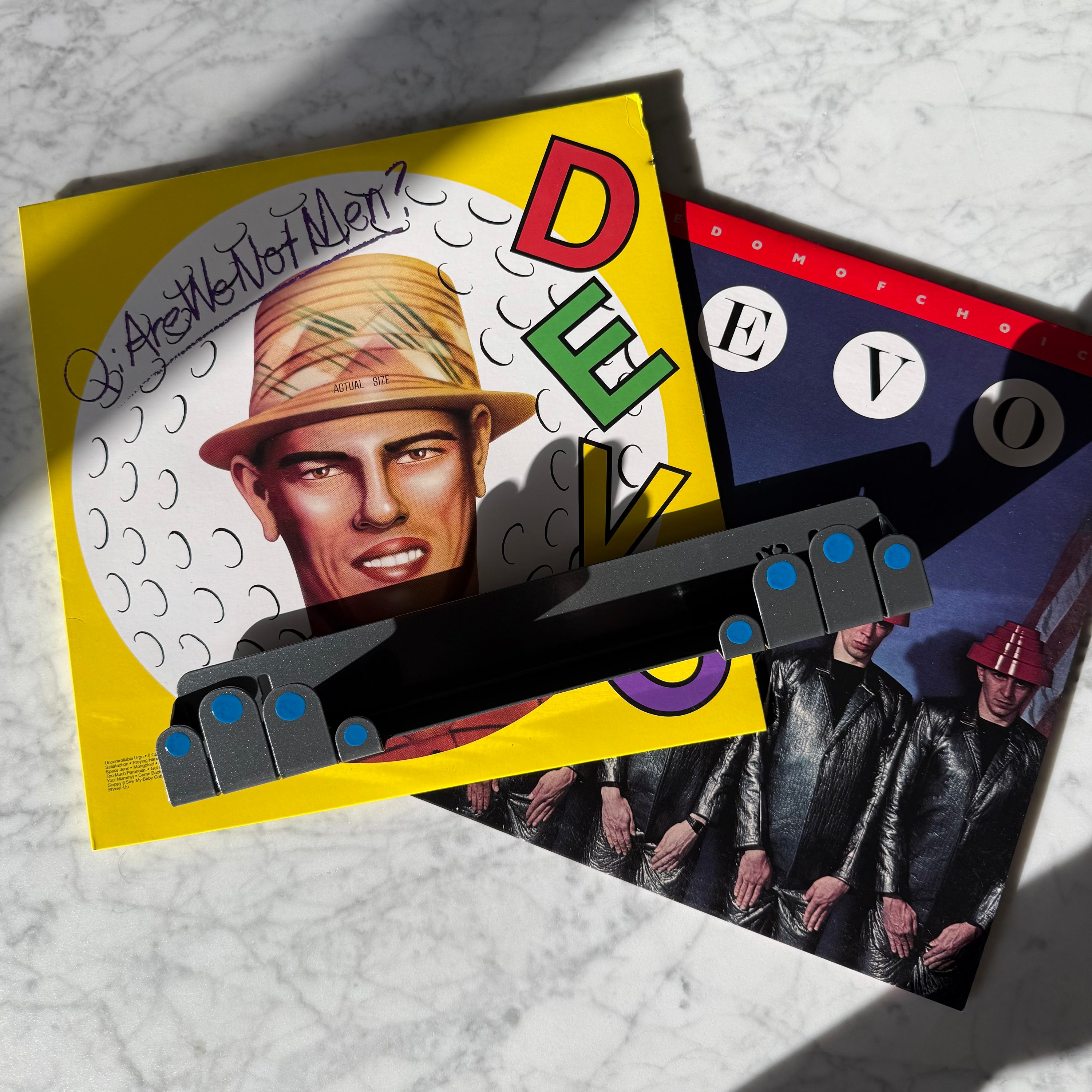 Record Hug - Dark Metallic + Blue