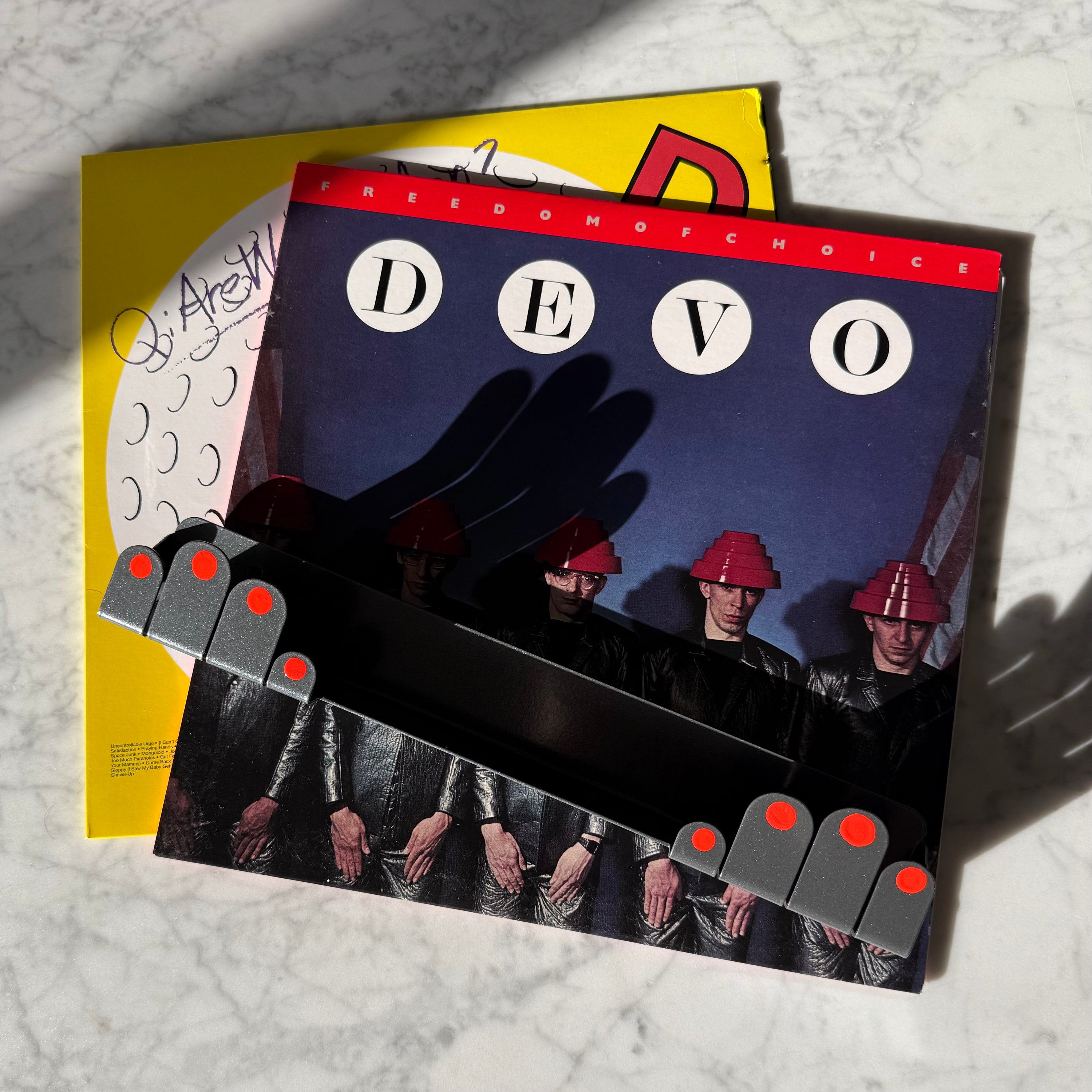 Record Hug - Dark Metallic + Poppy