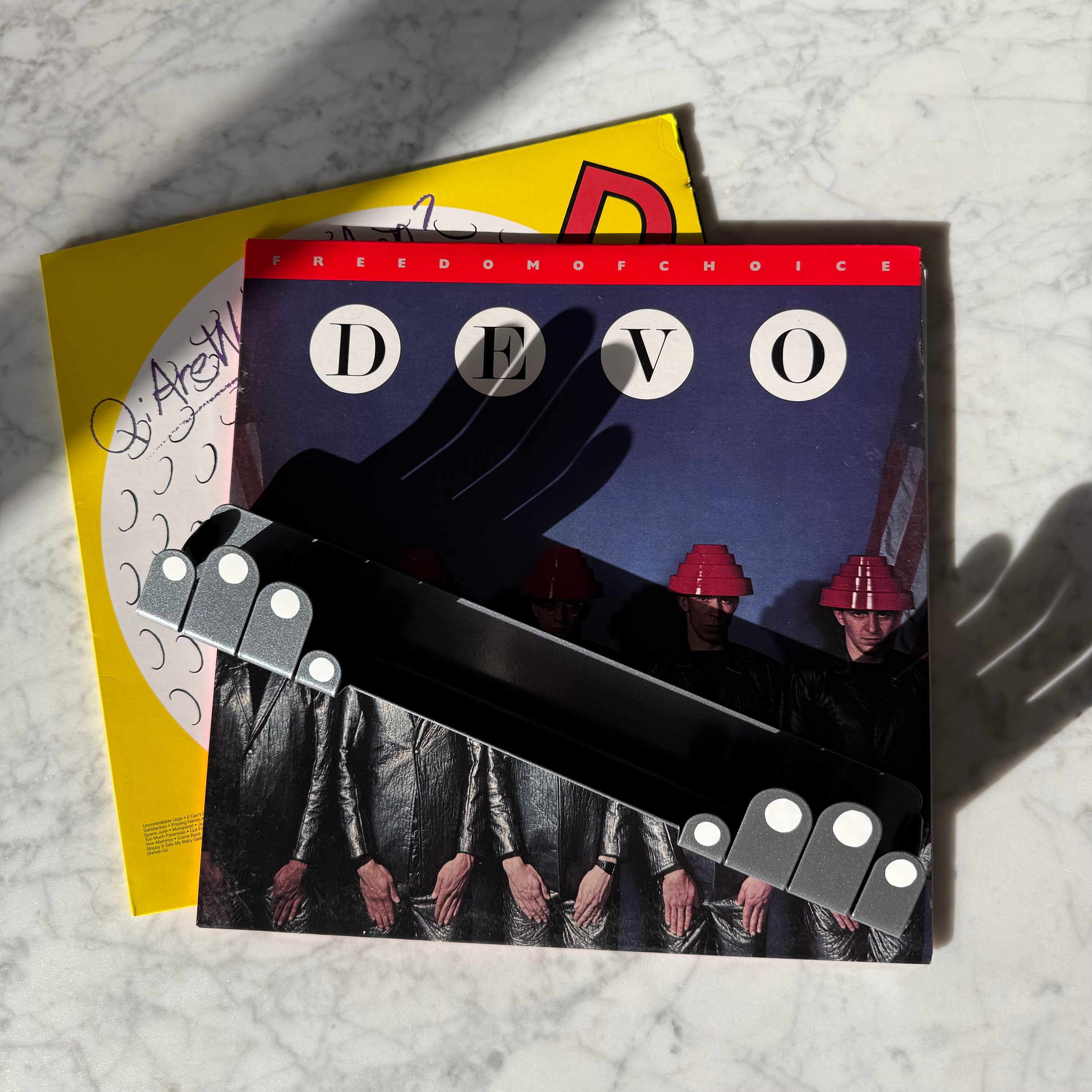 Record Hug - Dark Metallic + White